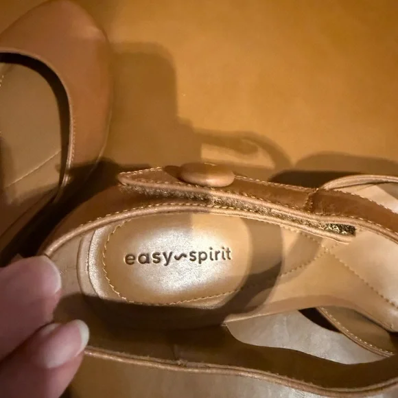 Easy Spirit Women's Brown Mary Jane Heels - Picture 3 of 6